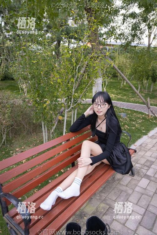 BoBoSocks袜啵啵-芝士 BoBoSocks袜啵啵 - 芝士的独特视角:精选美图,板鞋竟然翻出了这么多故事!