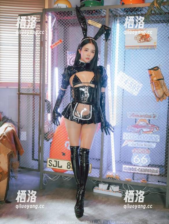 当Bomi(普美)遇上黑白，这组写真简直太有戏了！原图看得我直呼过瘾
