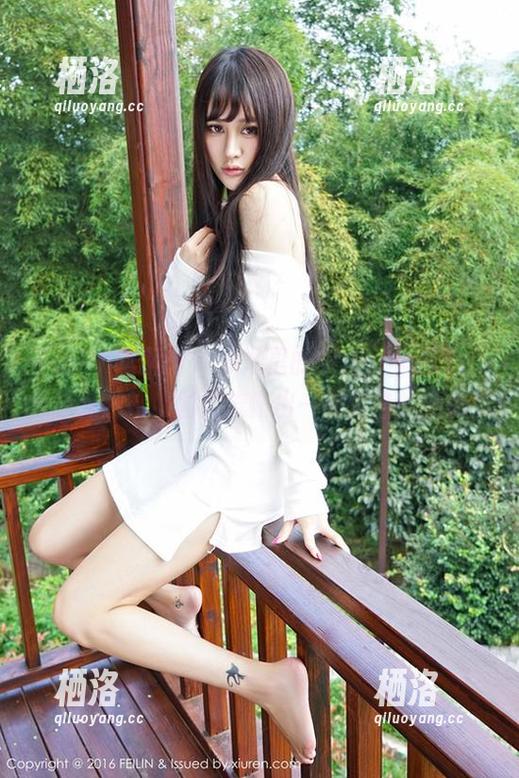 Feilin嗲囡囡 - 泳池里的SiByl李思宁，无圣光加持，图片流露出一种莫名的诱惑！
