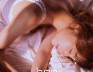 GIRLT果团网 – 开箱福利！莫雅淇的瑜伽图包，满满的正能量和打鼾声…各种奇妙体式等你发现！