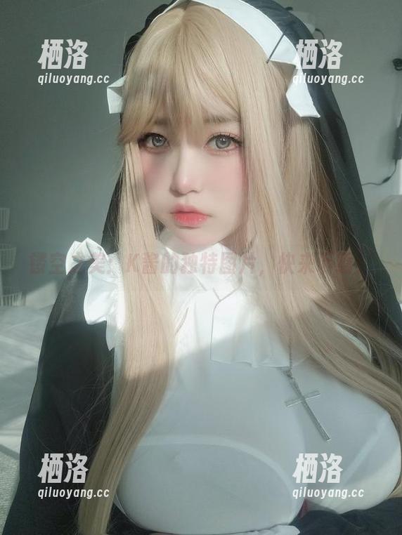 镂空之美：K酱的独特图片，快来下载！