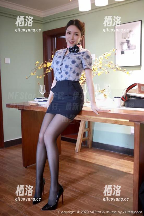 MFStar模范学院 - 伊小七MoMo的裤里丝图册强势回归，最新作品简直是画报里的梦！