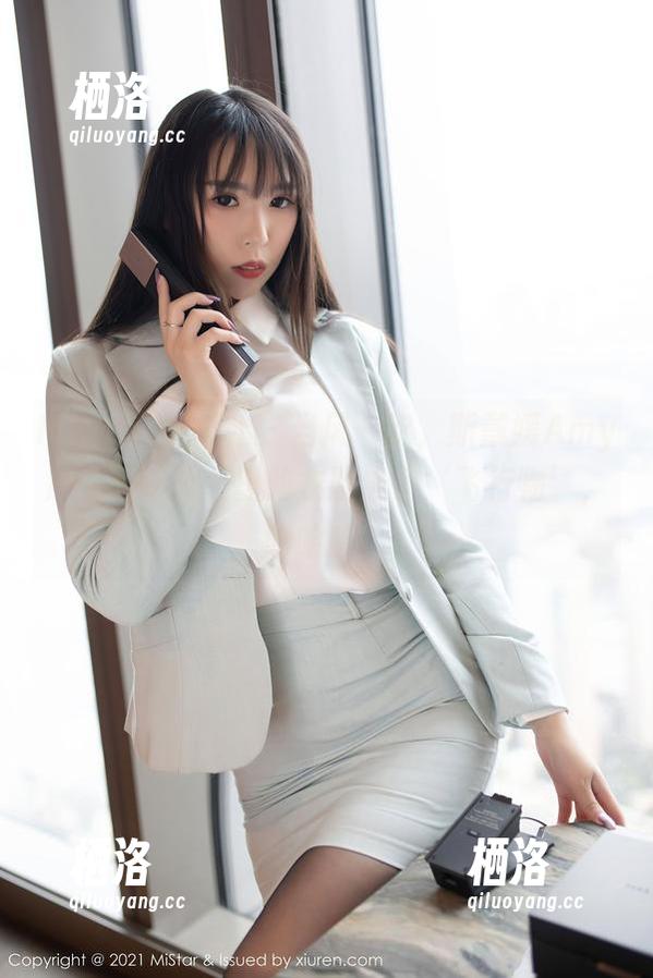 MiStar魅妍社 - 当风一吹，斯戴媛Amy户外写真原图里的衣服成了‘飞行物’，哈哈哈！