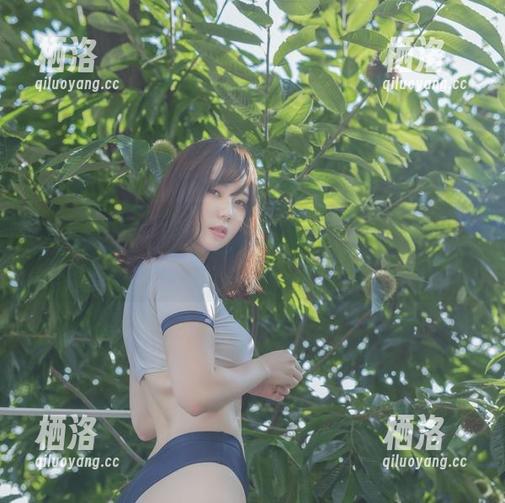 跟着MyuA(뮤아)的‘圣Photolife’图集，分享那些你没见过的奇妙时刻！