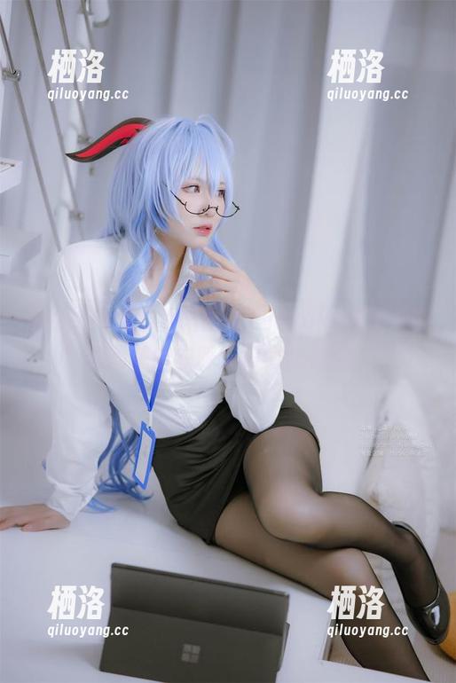Nyako喵子 这次更新是水手服图集,Nyako喵子总能把简单的衣服穿得如此特别!