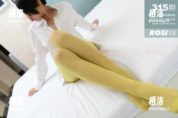 ROSI牛仔裤图库精选，身材与风格的奇妙碰撞，我又要开始怀疑自己了！
