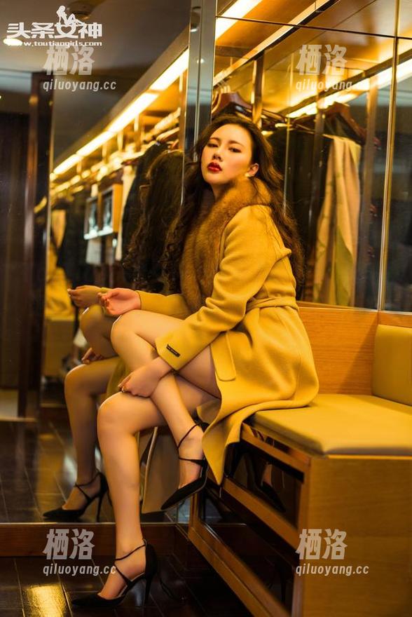 TouTiao头条女神 - 李菲儿的夏天，作品更新，仿佛每一帧都在邀请你一起去海边！