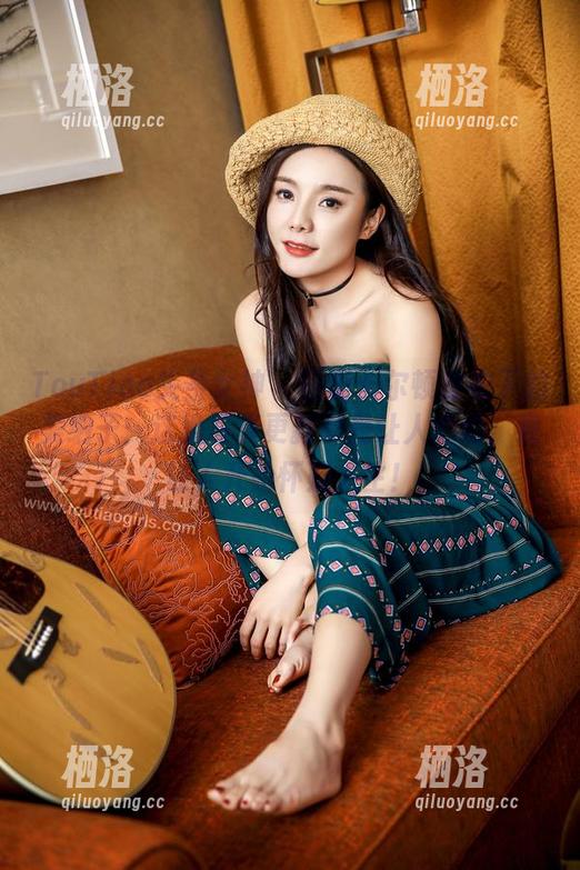 TouTiao头条女神 - 丽思卡尔顿皮衣下的美纳子：这组写真更新真是让人心动，竟让人开始怀疑人生！