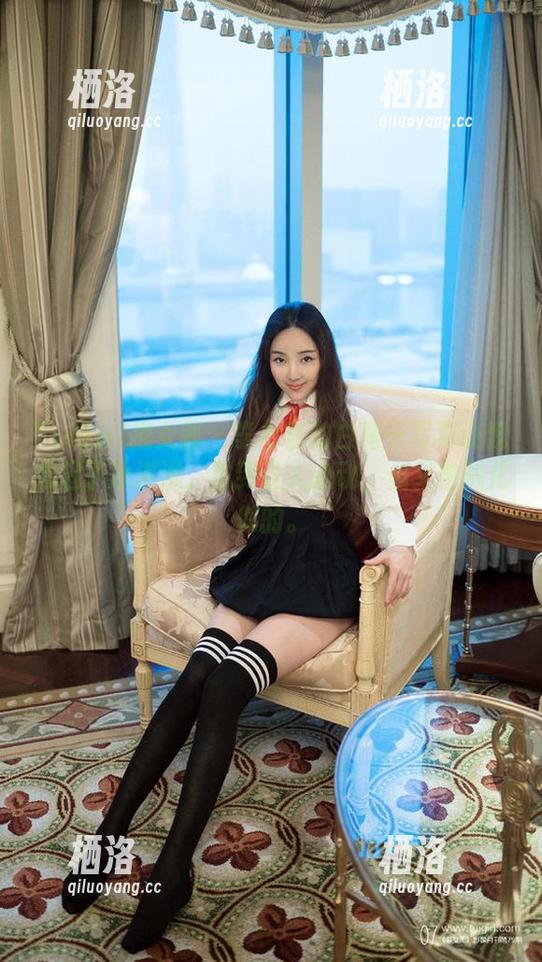 TuiGirl推女郎 - 李七喜的白裙子写真让我想起了冰淇淋，甜到让人心动，但又怕融化似的。