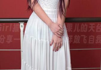 TuiGirl推女郎 – 看看松果儿的天台套图，分享一下：我也想这样放飞自我！