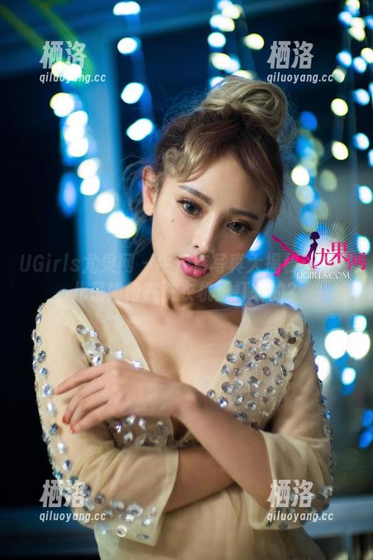 UGirls尤果网 - 牛仔裤写真大揭秘：才可儿是如何在洗衣机里打转的？