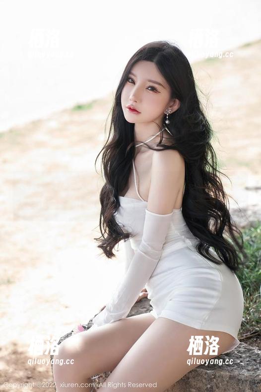Xiuren秀人网-吃白菜的vi菜菜 Xiuren秀人网 - 吃白菜的vi菜菜带你走进无圣光的甜心世界,真巧妙,真迷人!