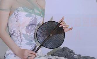 Xiuren秀人网 – 当悦悦姐遇到镂空：照片背后的那些事儿