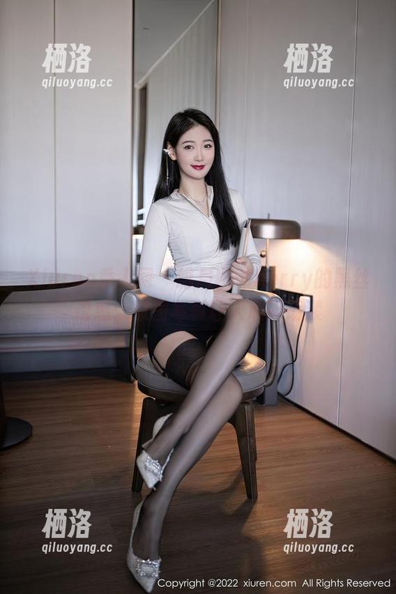 Xiuren秀人网-绯月樱-Cherry Xiuren秀人网 - 绯月樱-Cherry的黑丝诱惑:原图写真让人心神荡漾