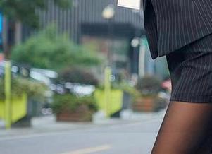 YouMi尤蜜荟 – 向小圆带来的兔女郎加藤惠图包，时而俏皮，时而梦幻，真是让人忍不住一看再看！
