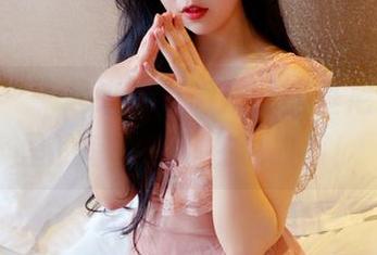 pans – 一起来观看微妮的比基尼：图片里的每一寸都在说故事！