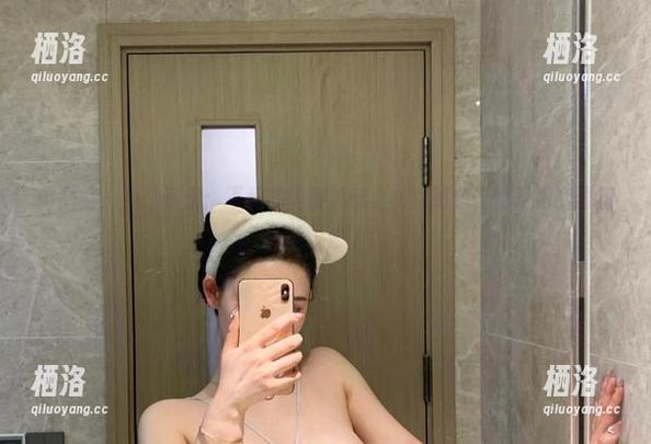 微密圈 - 免费资源：不爱笑的赛琳穿上兔女郎装，愣是把我眼睛都吸过去了！