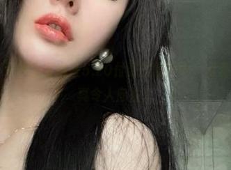 微密圈 – 不爱笑的赛琳在5.20付费的照片中，写真如此自然，真令人向往。
