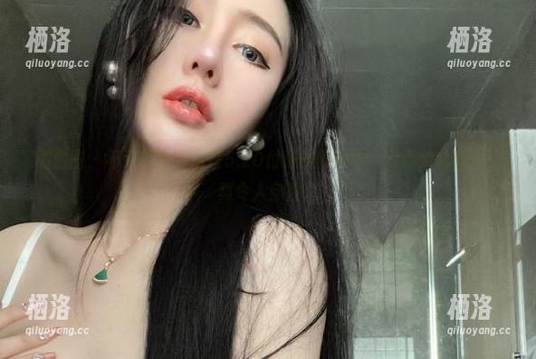 微密圈 - 不爱笑的赛琳在5.20付费的照片中，写真如此自然，真令人向往。