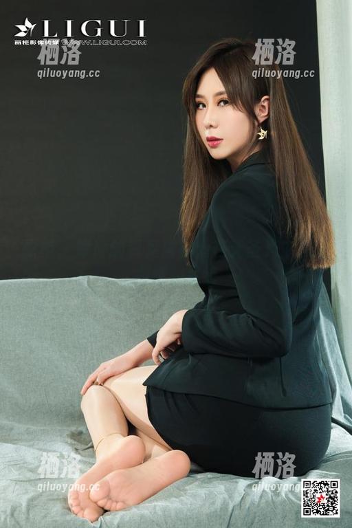 丽柜 - 婷婷的贵足盛宴：在无圣光中发现灵感的足迹