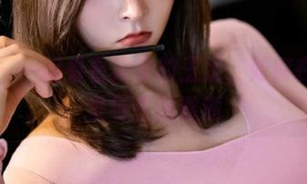 丽柜 – 一起看看柒柒的玉足，如何在作品里与生活邂逅