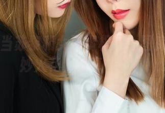 丽柜 – 当苏黎和女同事相遇：图库里的微妙火花，分享一下！