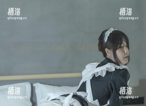 看今汐化身女仆，高清美图，心里默默想要一杯咖啡...算了。