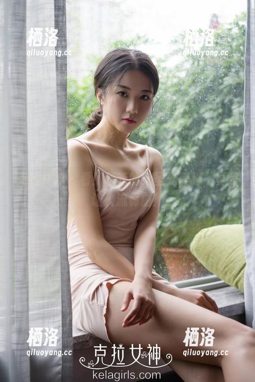 克拉女神 - 看！菲菲的无圣光美脚，真是让人流鼻血！