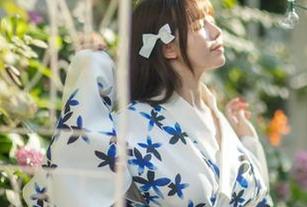 在六味帝皇酱浴室里，cos的背后居然是这样的分享！