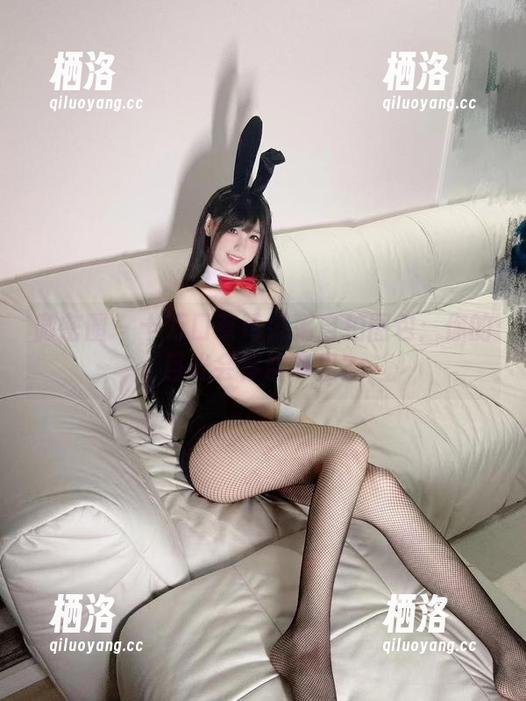 微密圈 - 十万口草莓粥粥自拍图包：你的目光会停留哪里？