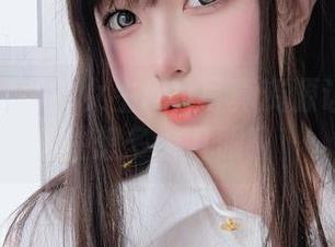 大胆的秘书？女主K的写真资源让人忍不住想多看几眼！