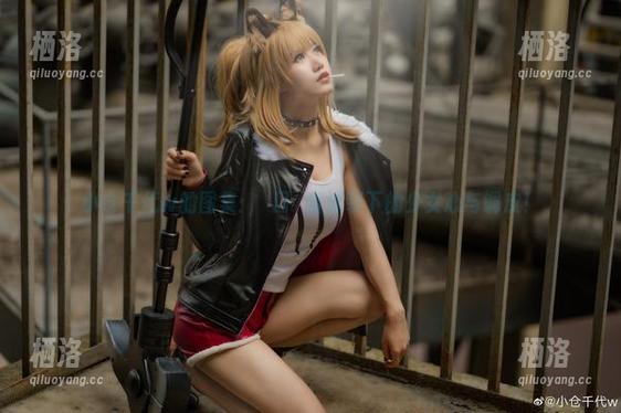 小仓千代w的图集：樋口円香泳装下的少女心与调皮！