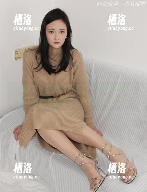 小众视觉 - 图集更新来了！彤彤的旗袍，竟让我忍不住想要问她的搭配秘诀。