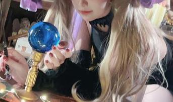 小和甜酒的自拍：原图让你心动，套图是那种一瞬间的怦然