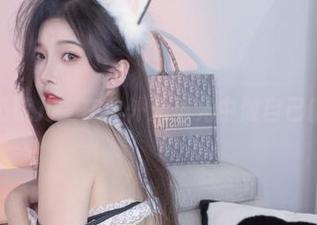 小小奶瓶儿：在户外无圣光中做自己的女神