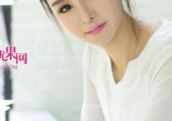 尤果网 – 图包里藏着曲铭瑄的校园精选瞬间，像是在翻阅私密日记？