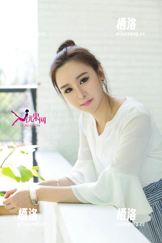 尤果网 - 图包里藏着曲铭瑄的校园精选瞬间，像是在翻阅私密日记？