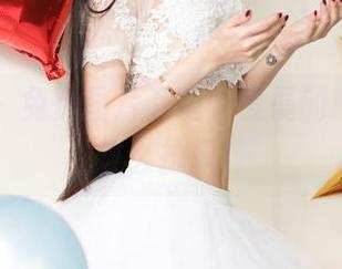 尤果网 – 免费图片下载，曼曼的校服竟然这么拉风！