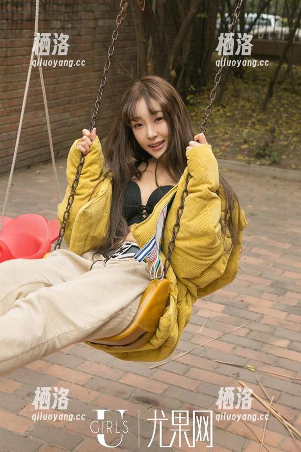 尤果网 - 心里奔腾着对比，芊小童的修女美图，这份矛盾真有趣！