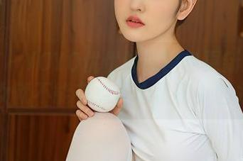 尤蜜荟 – YOYO优优修女图包更新：谁说修女就不能有点小心机和小魅力？