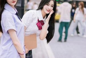 尤蜜荟 – 制服下的小尤奈，合集中的每一张都透露着不可言喻的吸引力，资源珍藏必备。