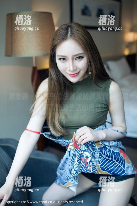 推女神-佟蔓 推女神 - 图包中的佟蔓和她那双棉袜,瞬间点燃了我对生活的向往!