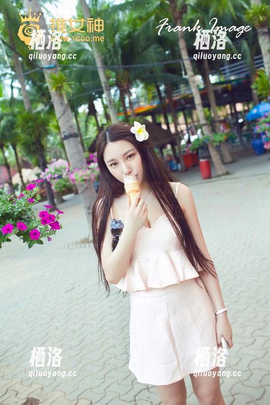推女神 - 谭晓彤的旗袍写真集，恍惚间成了时空穿梭。分享我和时间的那场约会。