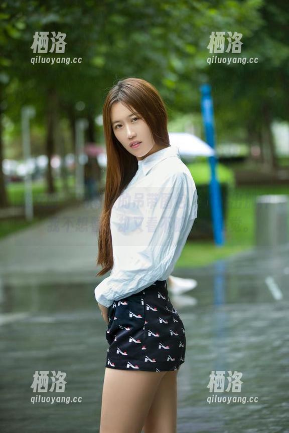 推女郎 - 冯雨芝的吊带图包，精选出那种“我不想看，却又看不够”的感觉。