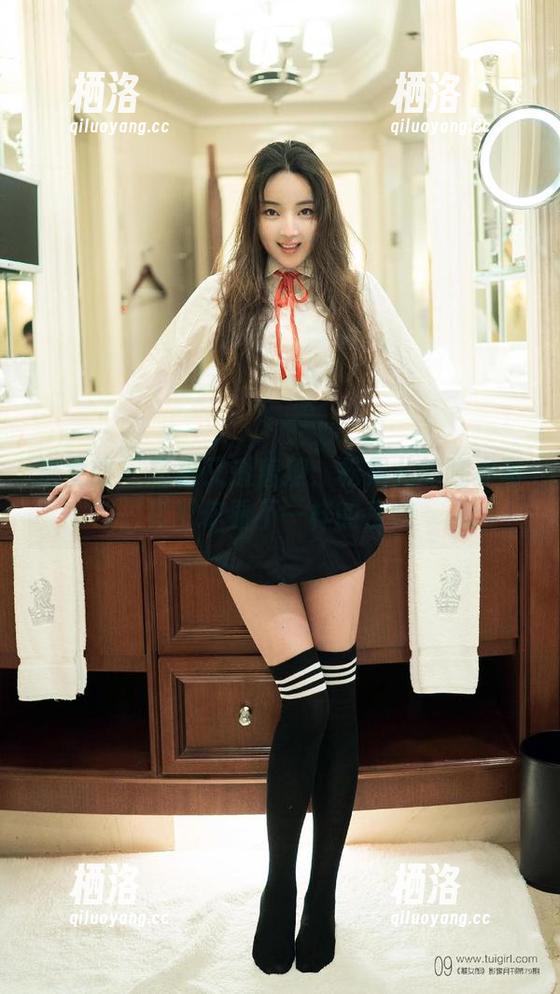 推女郎-松果儿 推女郎 - 轻松又透着撩:松果儿的睡衣写真带你看不一样的夜晚