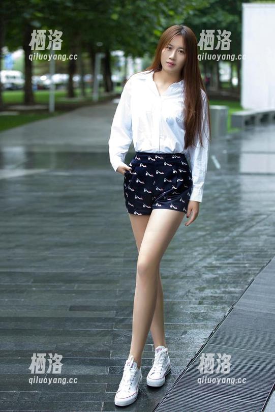 推女郎 - 在校园里浪荡的松果儿：最新图册背后的故事！