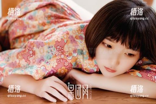 果团网 - 瞧瞧这美脚，松果儿又在写真中撒着小迷人的毒。