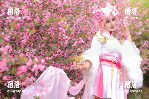 桃暖酱写真合集——当“妖娆怀玉”遇上调皮的目光