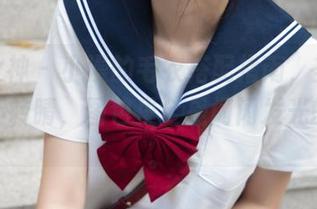 梦丝女神 – 小漫的毛衣搭配指南，美图让人目不转睛，图包里全是闪闪发光的瞬间。