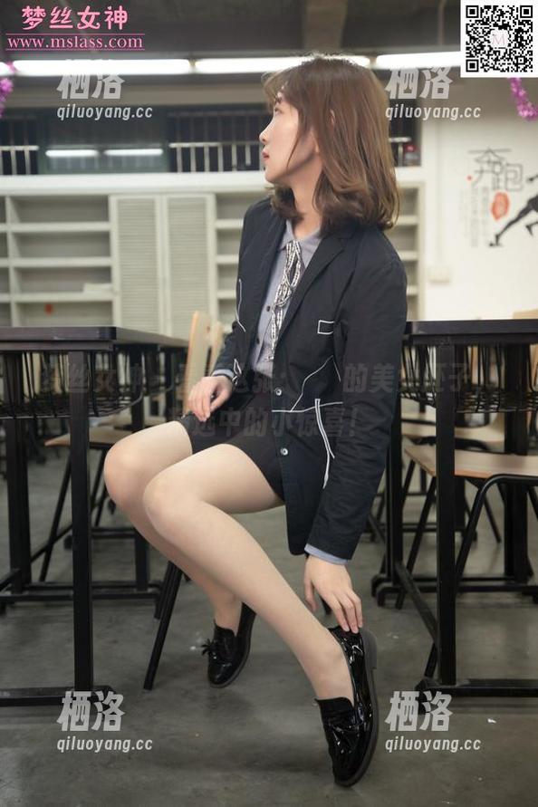 梦丝女神 - 看看这张：玥玥的美女胚子，精选中的小惊喜！